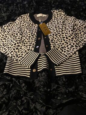 Women’s Black & Cream Animal Print Knit Sweater Jacket